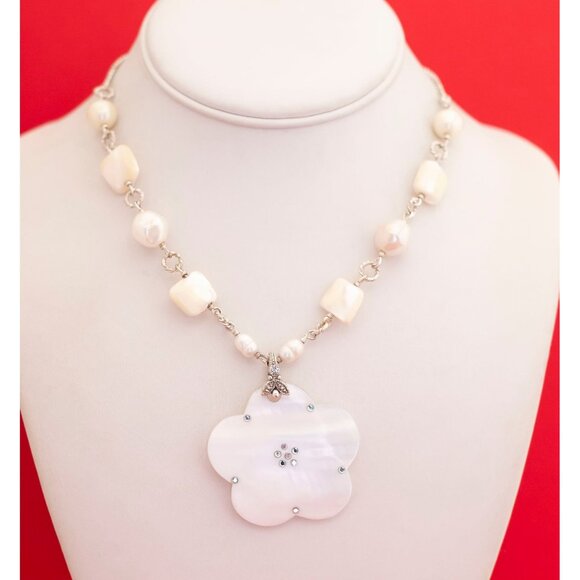 Vintage Beauty of Nature Floral Necklace by Avon, 18 Inches - F26 - Picture 2 of 3